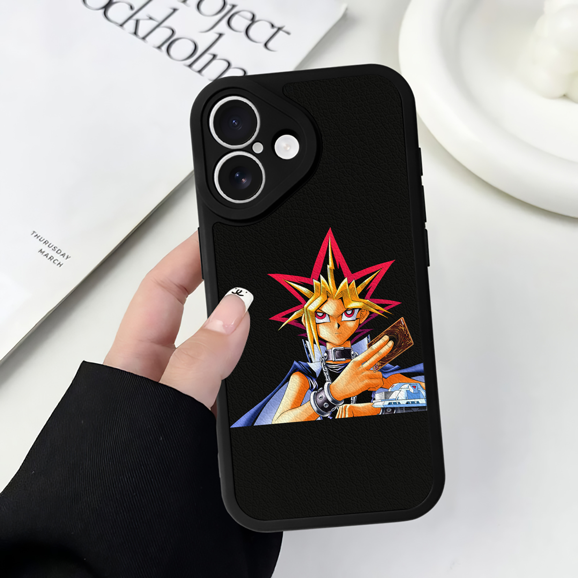 遊☆戯☆王 Yu-Gi-Oh! 【iPhone 16シリーズ対応】シリコンスマホケース（レザー調） 材質：シリコン